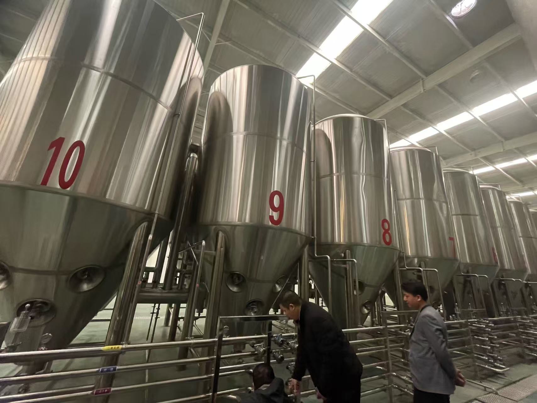 兰州精酿啤酒设备厂—平面布置、设备设计、制造、调试、培训等一条龙服务